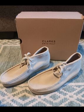 Clarks Women's Wallabees Boots in Light Beige